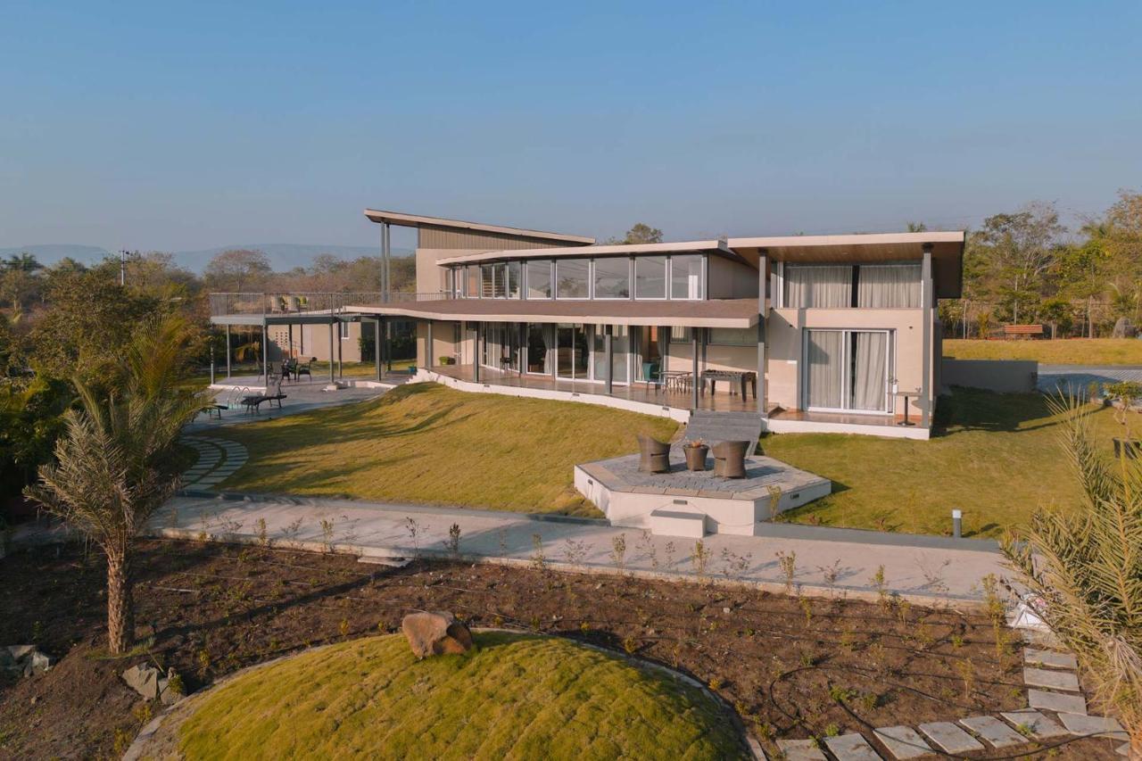 Bel Air Mansion By Stayvista - A Tranquil Oasis With A Spacious Deck, Gazebo, Sauna, Jacuzzi & A Mini-Amphitheatre Lonavla Exterior foto