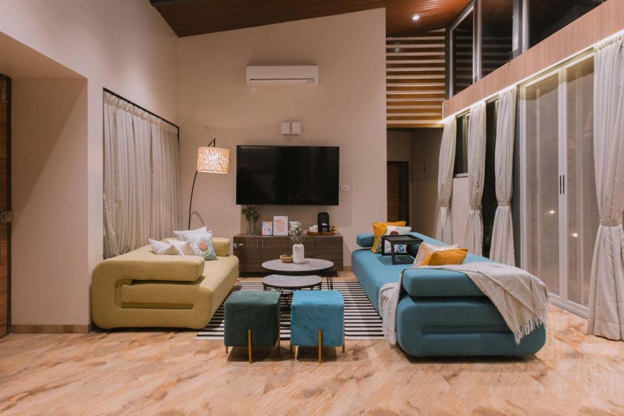 Bel Air Mansion By Stayvista - A Tranquil Oasis With A Spacious Deck, Gazebo, Sauna, Jacuzzi & A Mini-Amphitheatre Lonavla Exterior foto